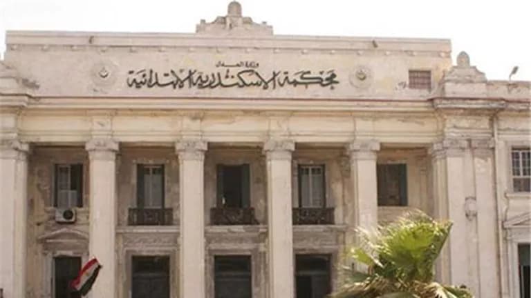 عمرها 9 سنوات..السجن للمطلق بتهمة اعتداءه على ابنته