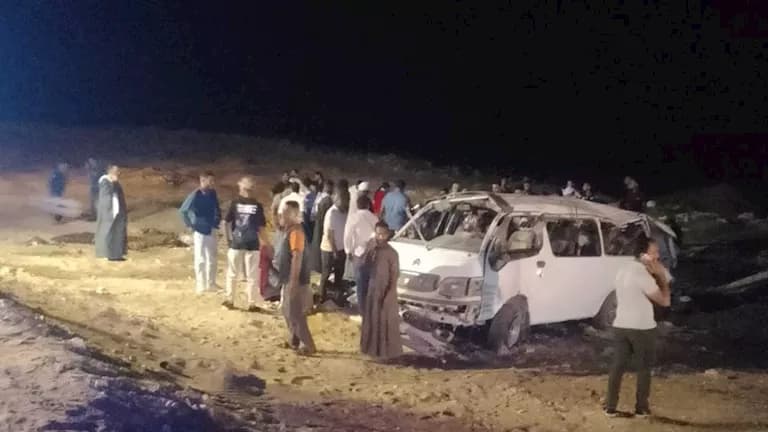 11 مصابا في انقلاب ميكروباص بالوادي
