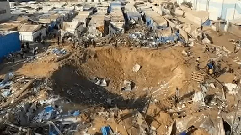 إسرائيل تدمر مخازن طبية قرب شهداء الأقصى