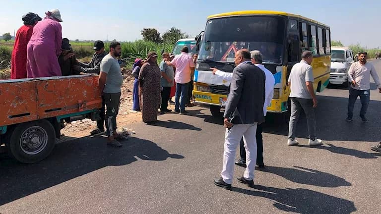 Dakahlia Governor rescues workers from tricycle risk