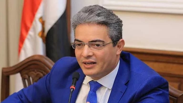 نقيب الإعلاميين: شريف عامر يخالف القانون بدون تصريح