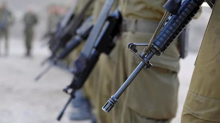 Israeli forces target Hamas commander