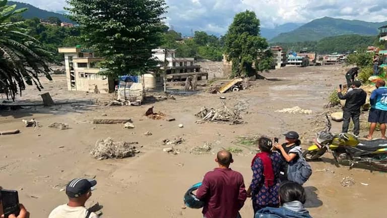Floods in Nepal and Tibet kill 165