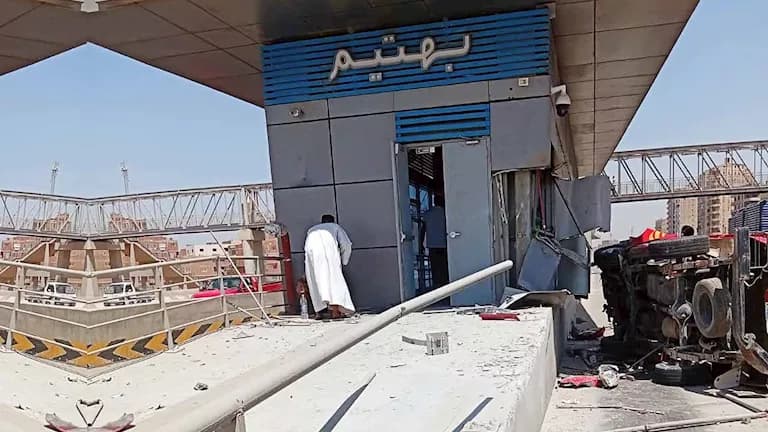 حادث سيارة على مسار الأتوبيس في بهتيم