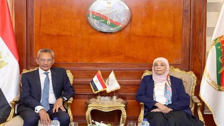 وزير الشؤون يهنئ رئيسة النيابة