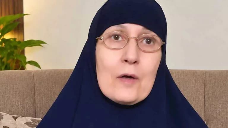 Hajja Thanaa's Quran Completion