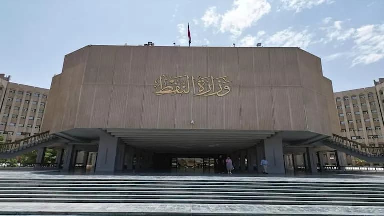 العراق يؤكد عبور ناقلات نفطه عبر مضيق هرمز