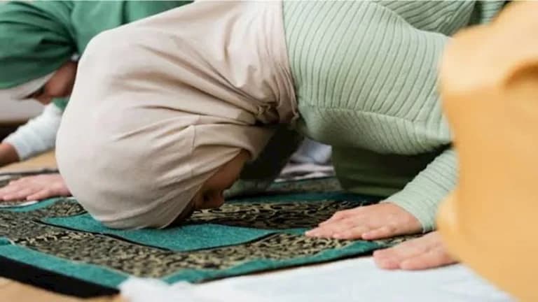 إقالة مدير الفرع واعتذار عن منع السيدة من الصلاة