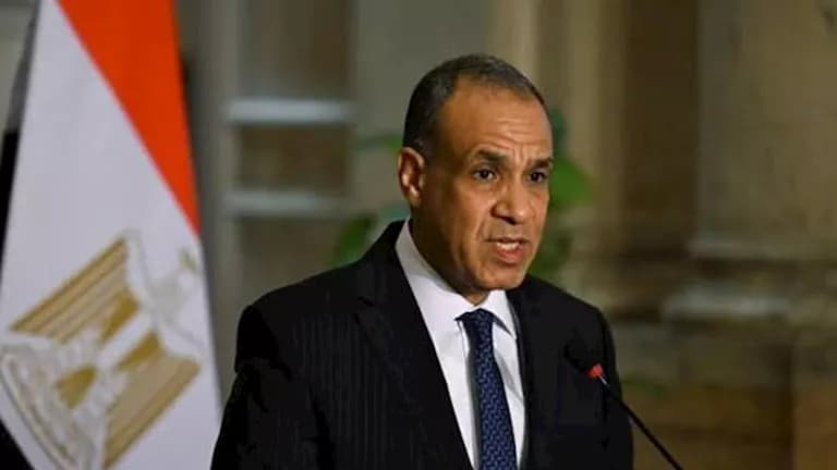 مصر وعُمان تتبادلان آیفاق الملاحة في هرمز
