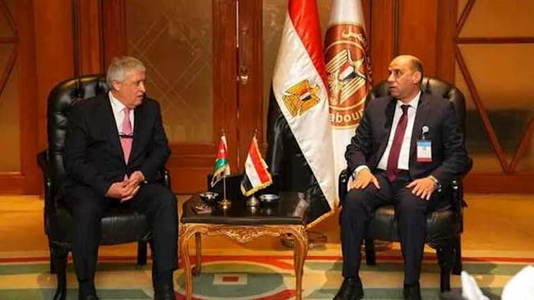 وزيرا العمل يناقشان أوضاع العمالة المصرية والأردنية