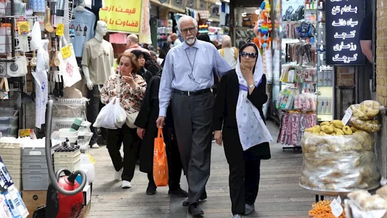 الداخلية الإيرانية تؤكد توفر السلع