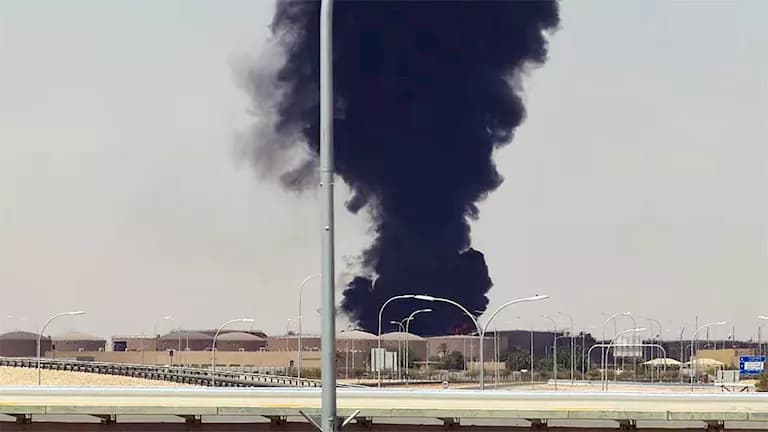 Riyadh Shaken by Explosions Amid Houthi Attack