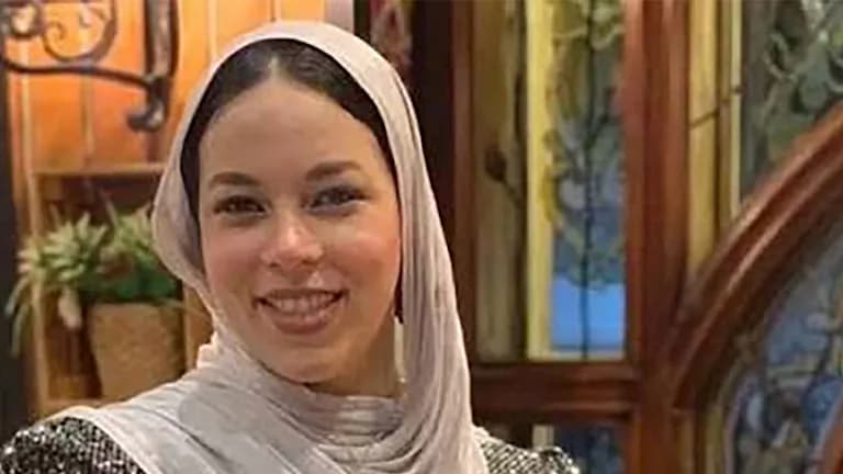 امرأة تشرح رغبتها في بناء حياة دون مطالب غير مشروعة