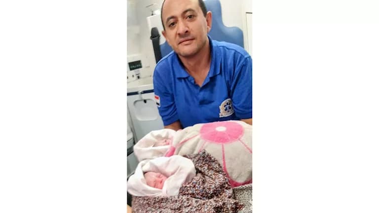 Twin Births inside Car in Giza