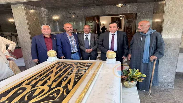 حضور مميز أمام ضريح ناصر في ذكراه