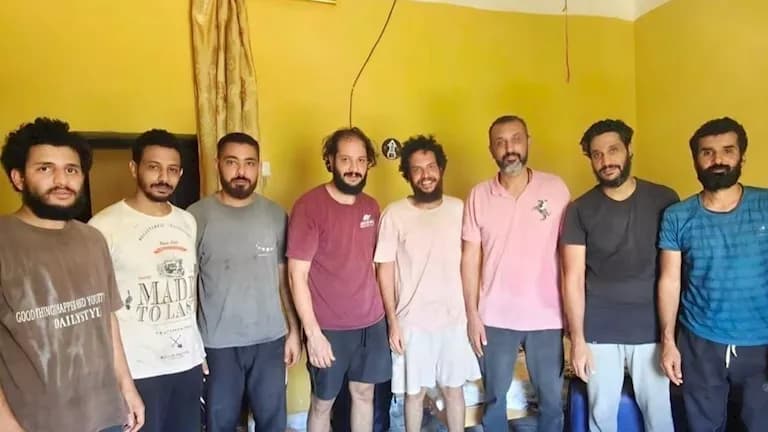 إفراج عن 8 بحارة مصريين