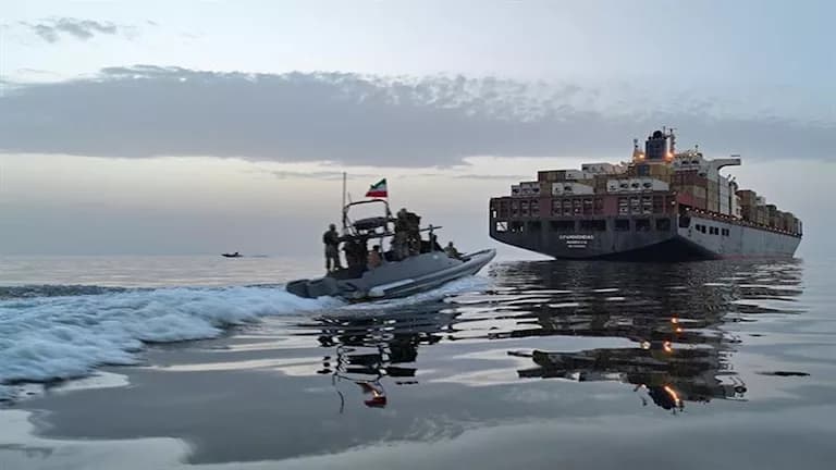 الحرس الثوري يهدد مضيق هرمز