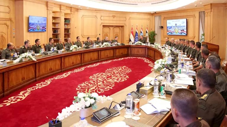 Defense Minister Reviews Field Army Training