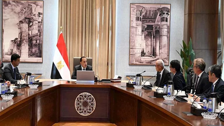 مدبولي ورئيس تويوتا يناقشان استثمارات السيارات والطاقة
