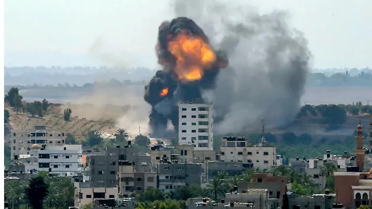 قصف إسرائيلي يدمّر منزلًا بغزة