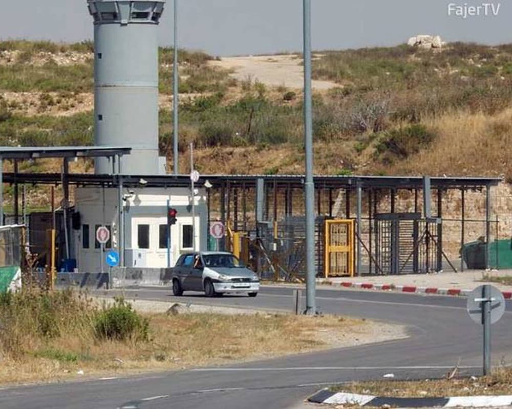 الاحتلال يشدد إجراءاته على حاجز بيت إكسا ويعيق حركة الفلسطينيين غرب شمال غرب القدس