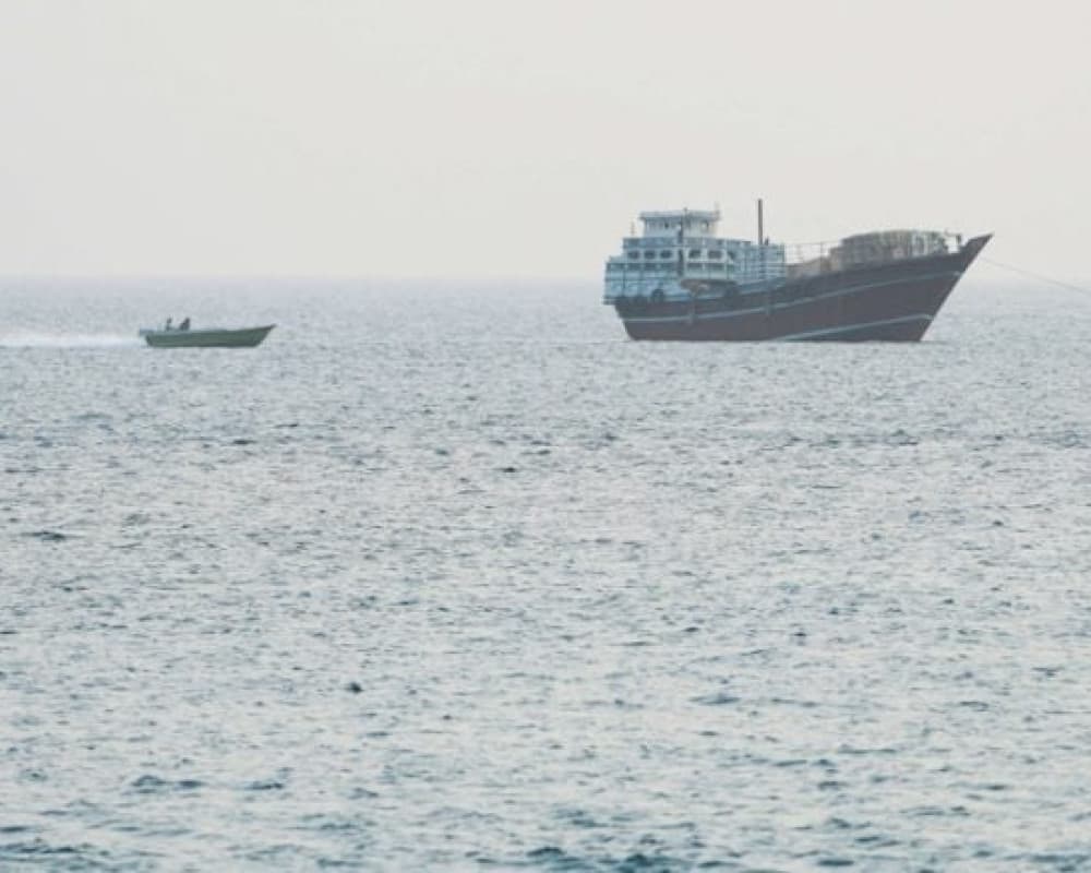 إيران تؤكد أن مضيق هرمز "خط أحمر" وتحذر من استهداف بنيتها التحتية