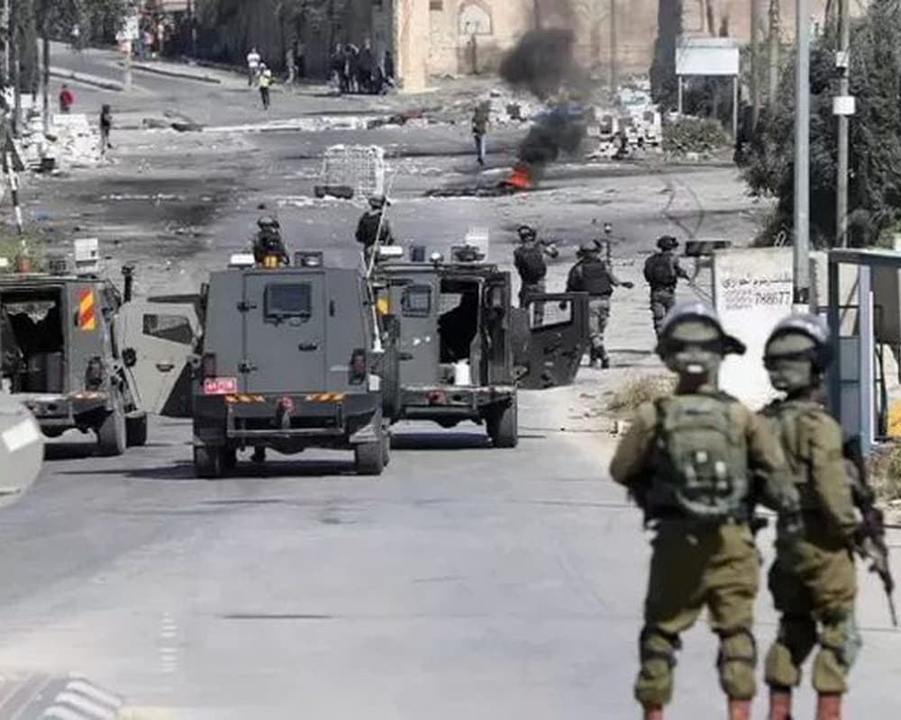 Occupation forces storm the city of Nablus