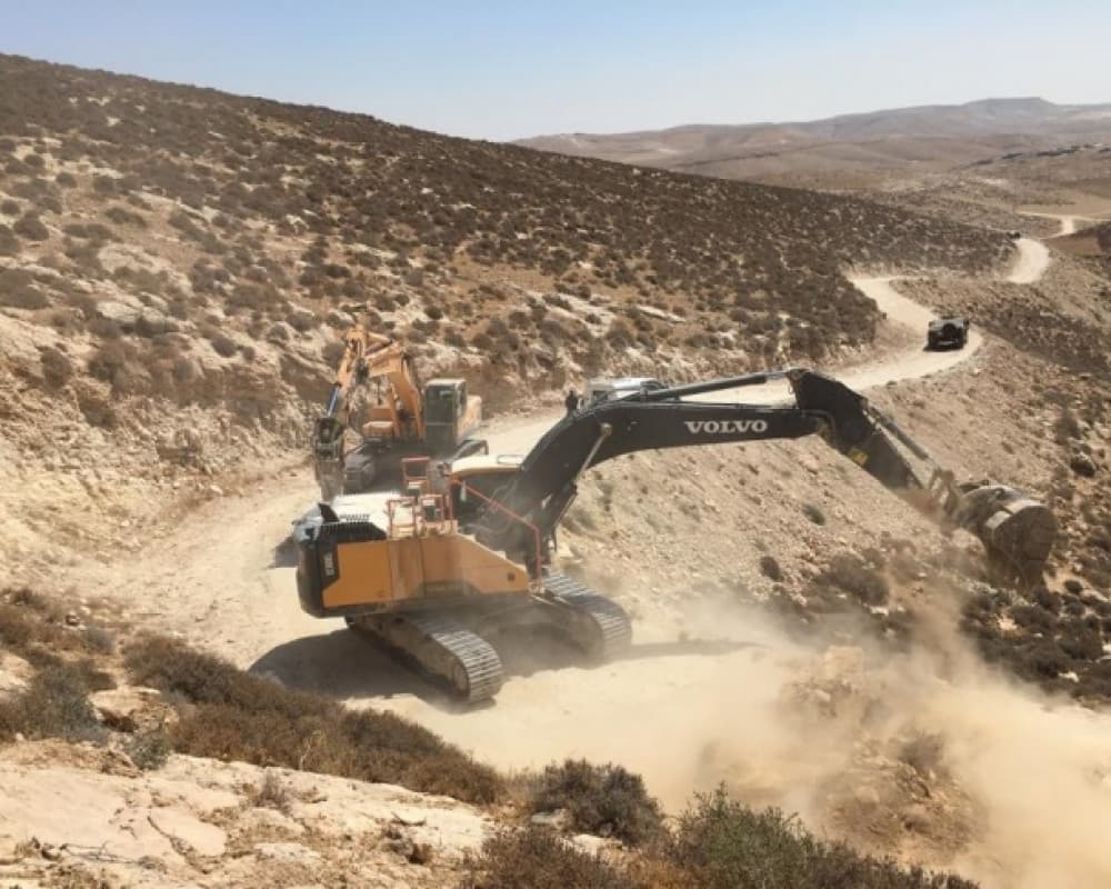Report: West Bank authorities expand bypass roads