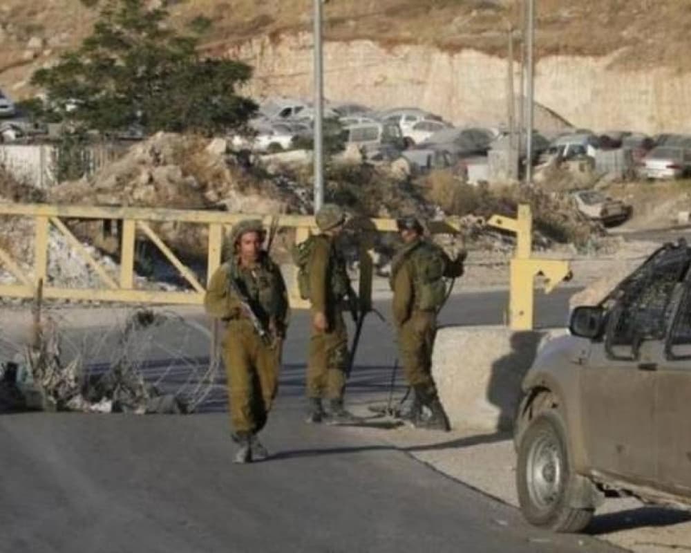 الاحتلال يغلق مدخل المغير قبل تشييع الشهيد النعسان