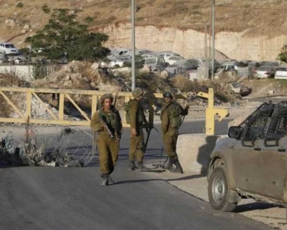 Western entrance to Birqat blocked