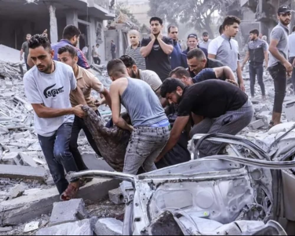 Recovery of two martyrs' bodies in Zaytoun Gaza