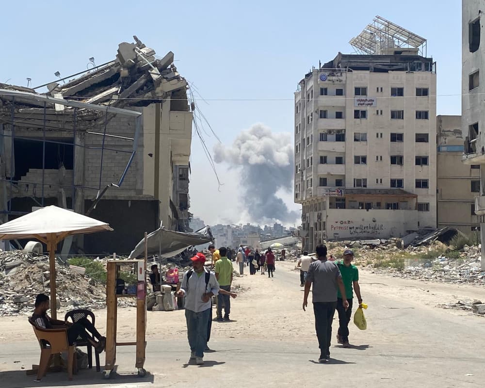 قتلى وجرحى في قصف غزة والدفاع المدني يبدأ الانتشال