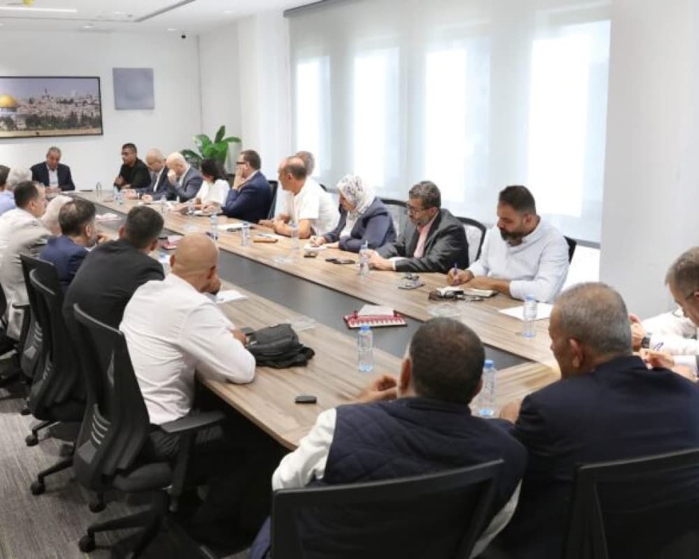 Sheikh discusses with civil society reps
