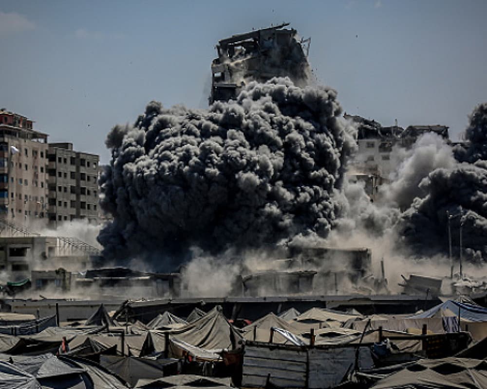 Gaza strikes on displaced tents
