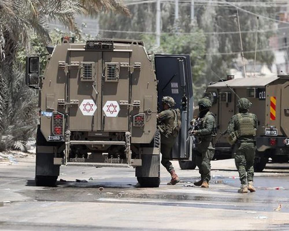 Forces seize Toubas and raid homes