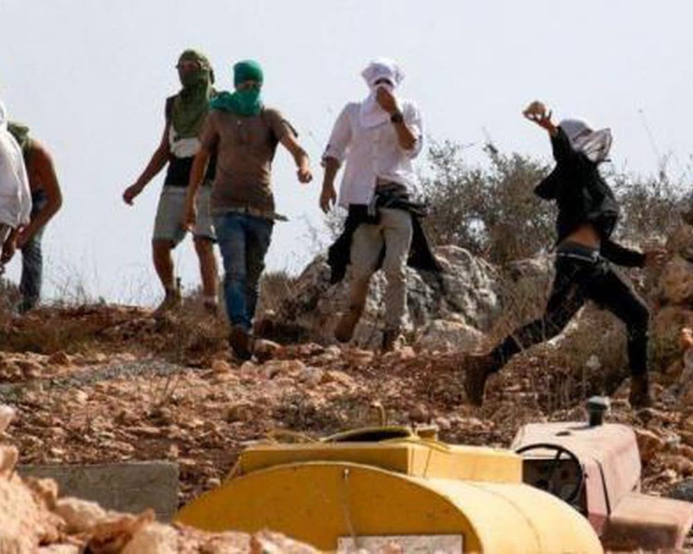 Settlers clash with workers in Kafr Malek