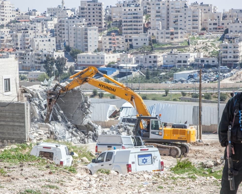 الاحتلال يخطط لإخلاء 3 بنايات قرب عنزا
