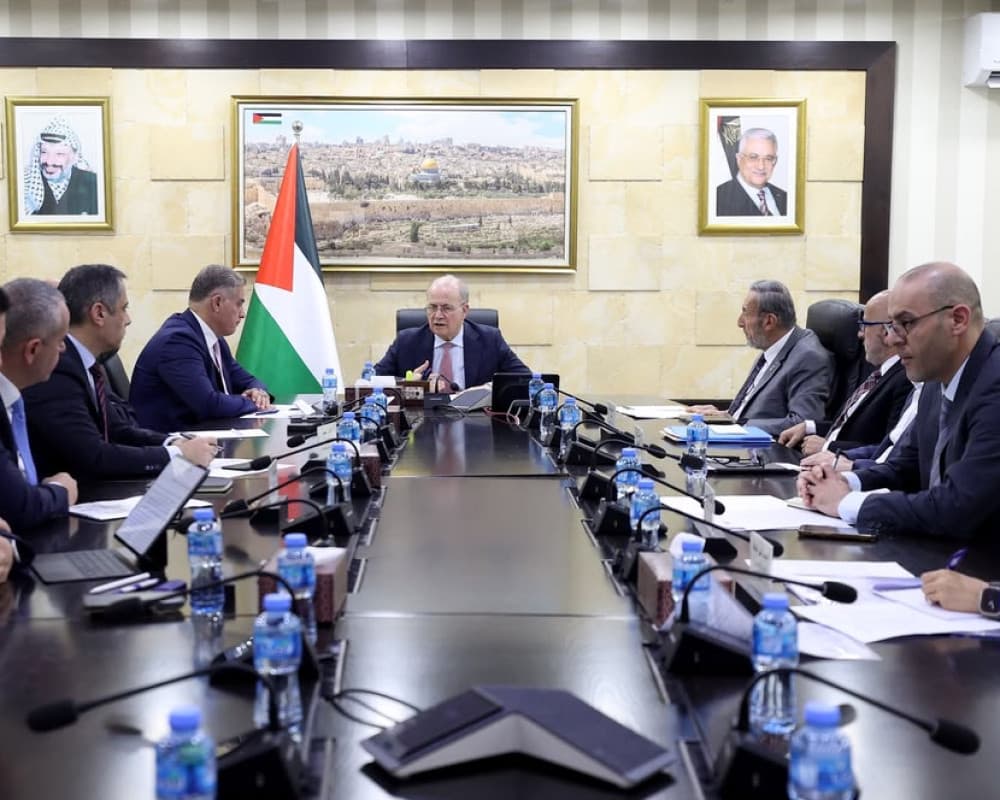 PM leads meeting on shekel crisis and e-payments