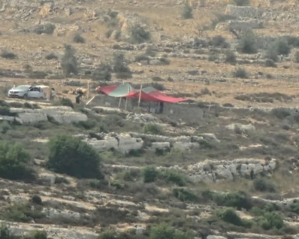 Settlers set up new outpost east of Salfit