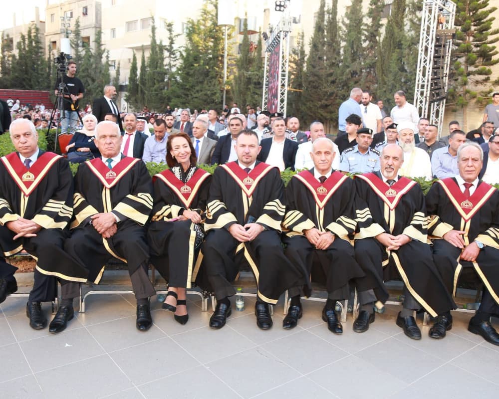 جامعة فلسطين الأهلية تخرج الفوج السادس عشر