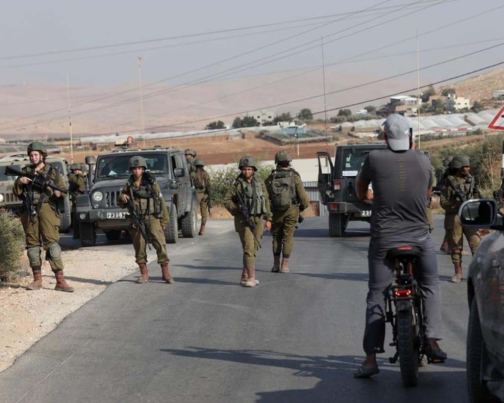 Occupation forces detain youths east of Jenin
