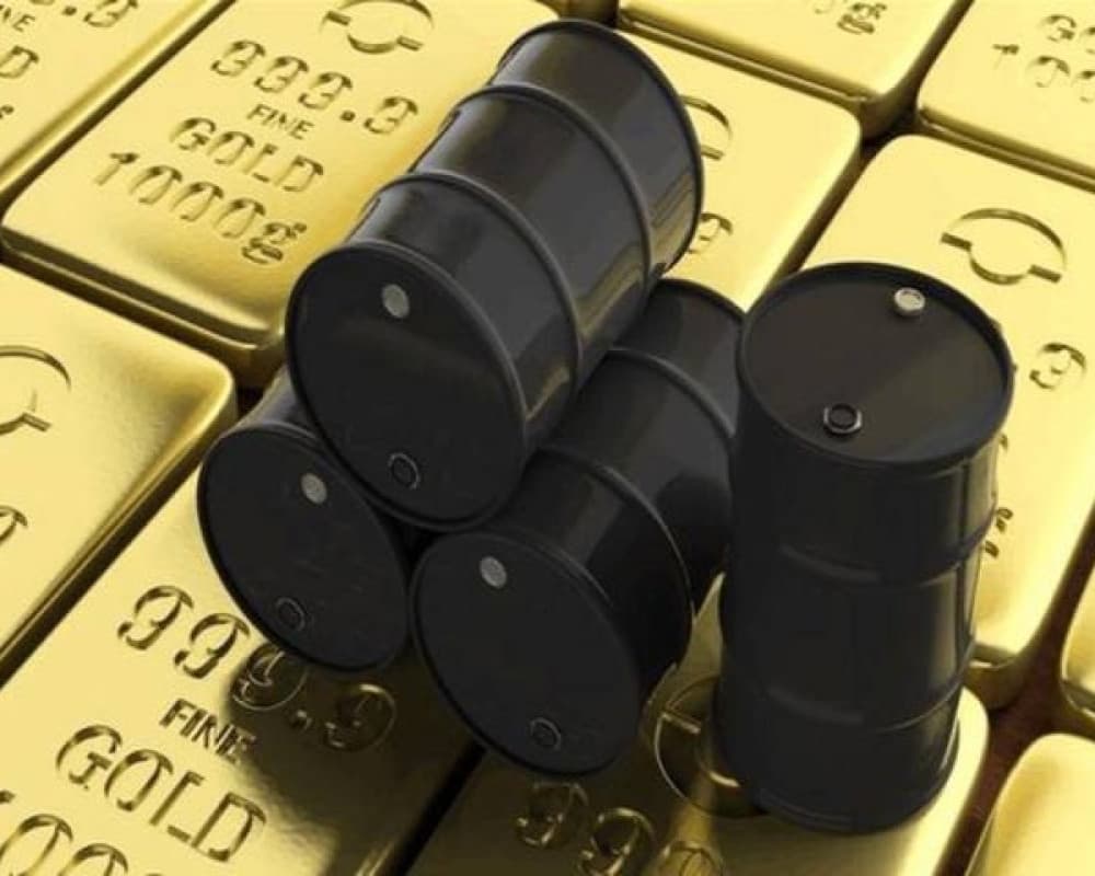 Oil drops over 5% amid gold gains