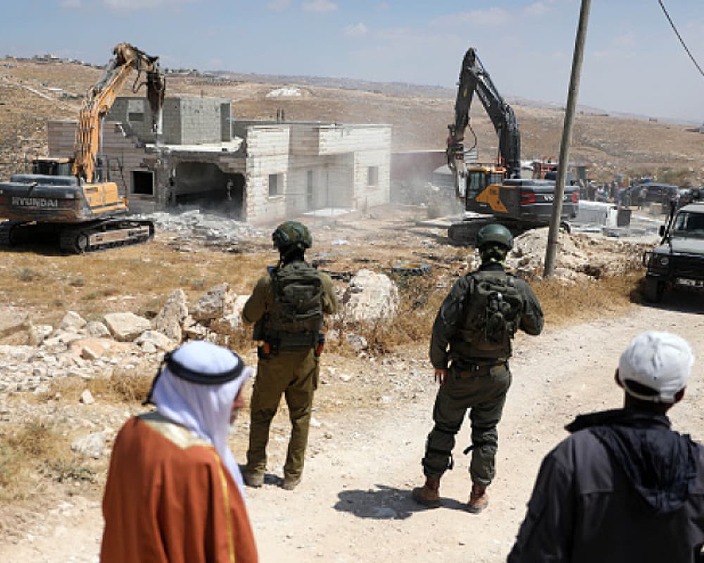 Occupation destroys homes in Ramallah and Nablus