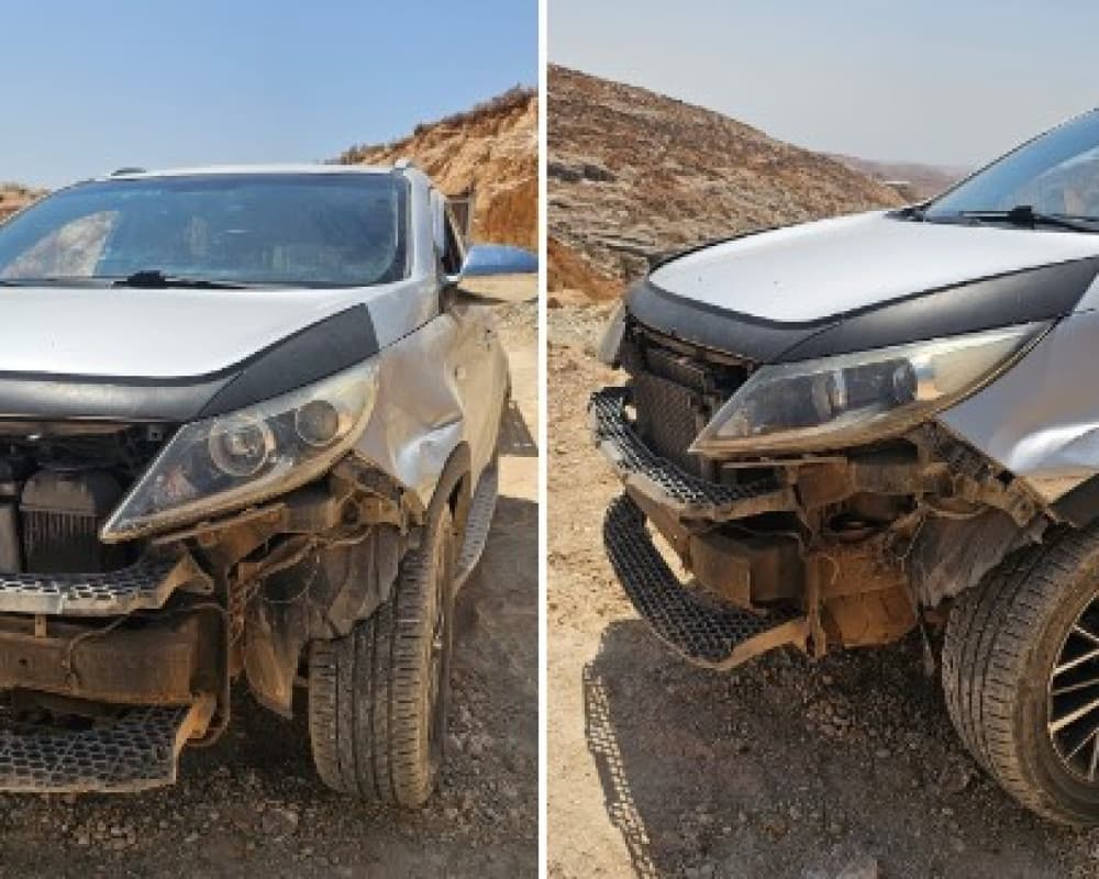 Settlers attack vehicle east of Deir Dubban