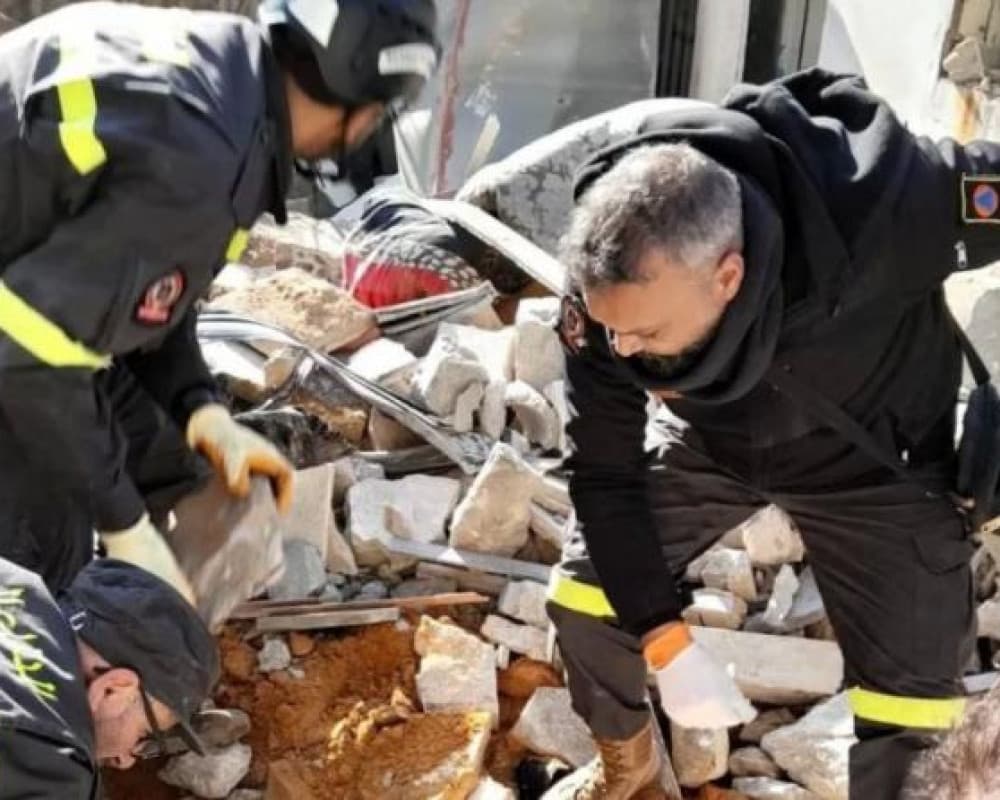 الدفاع المدني ينقذ جثامين 19 شهيداً بغزة ويواصل البحث عن مفقودين