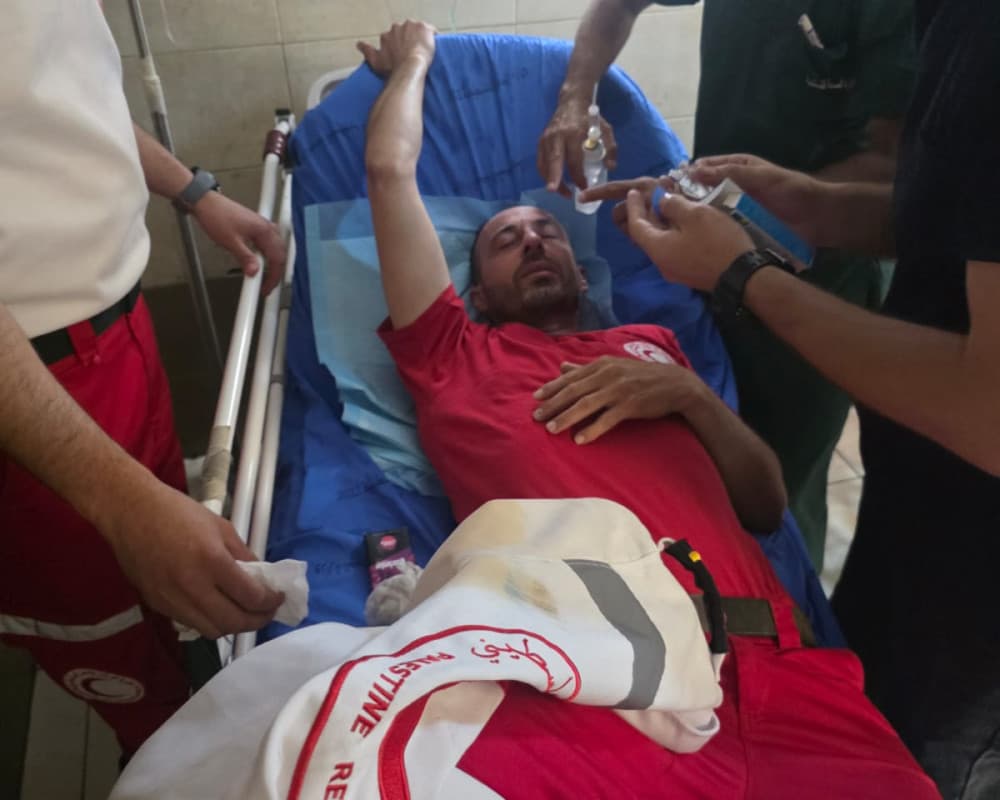 Settlers attack Abu Najim village injuring one and assaulting ambulance teams