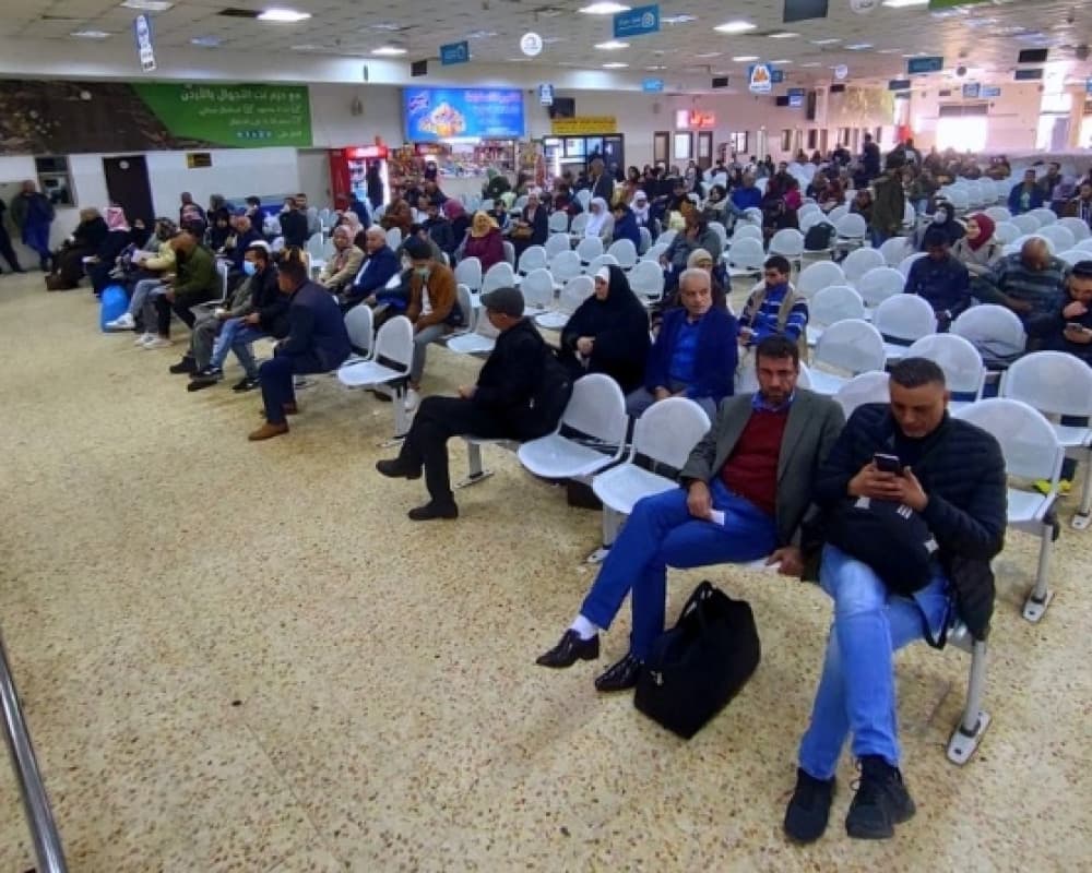 نشاط حركة السفر على معبر الكرامة