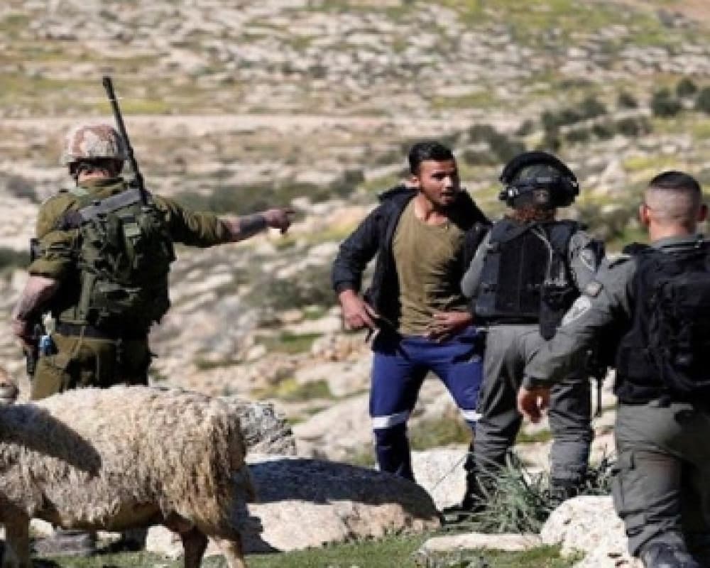 Colonists seize Beit Awar al-Tahta and Jalajlia