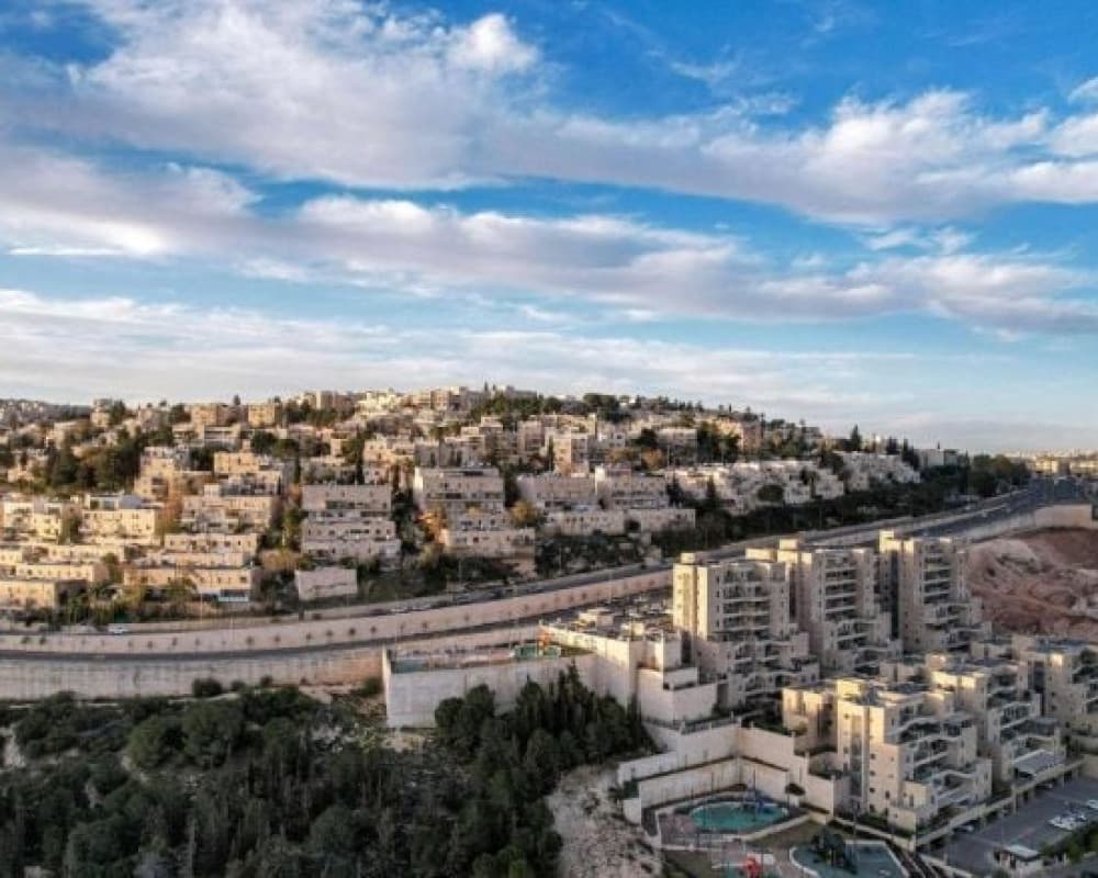 Israel seeks approval for Ramallah settlement units