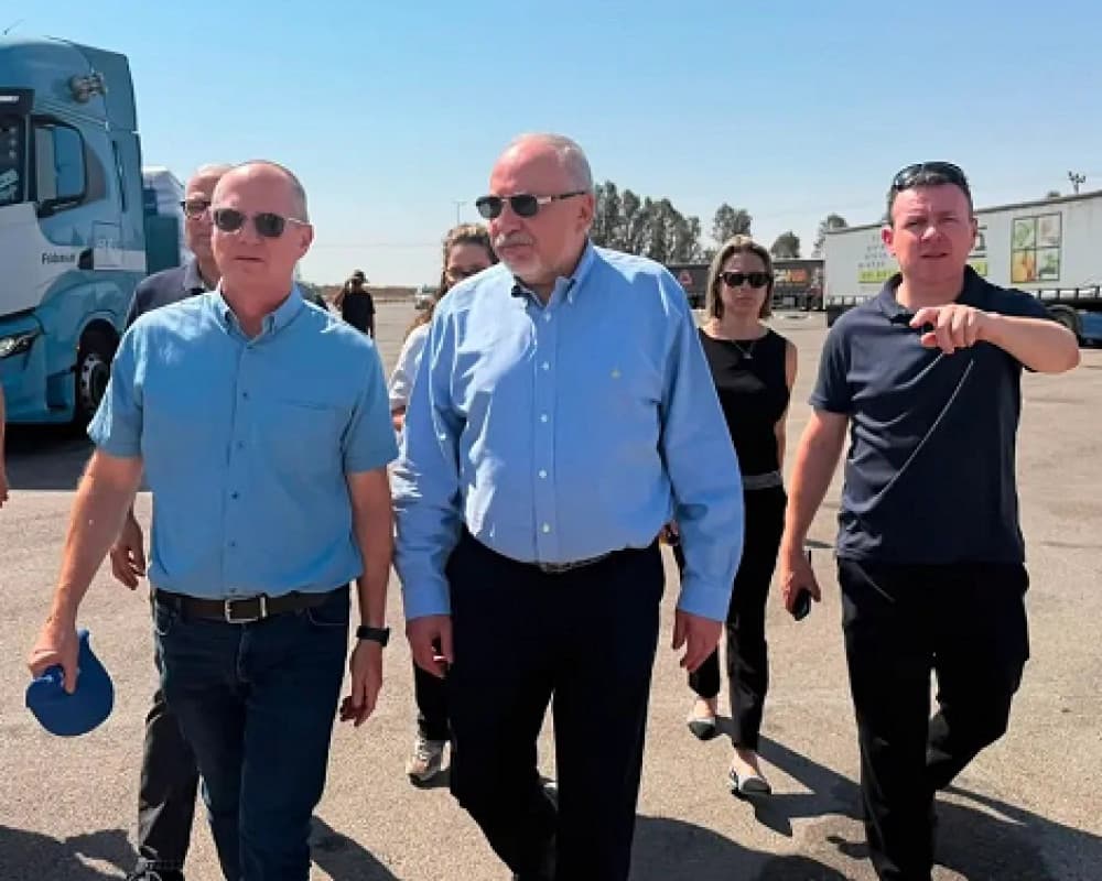 Liberman criticizes Netanyahu on Gaza aid